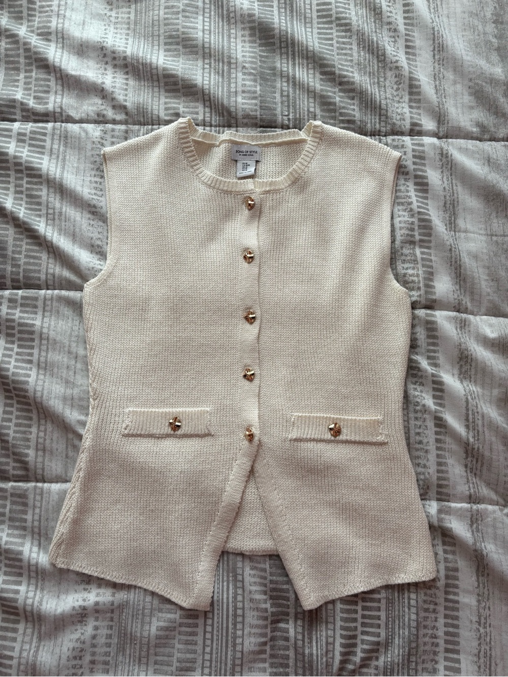 NWOT Cream with Gold Buttons Sleeveless Sweater Faux Pockets and Open Bottom